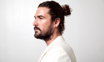 http://www.theguardian.com/fashion/fashion-blog/2013/oct/16/man-buns-hair-trend-jake-gyllenhaal